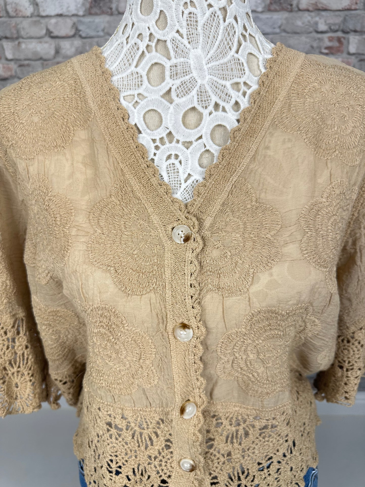 Daisy top