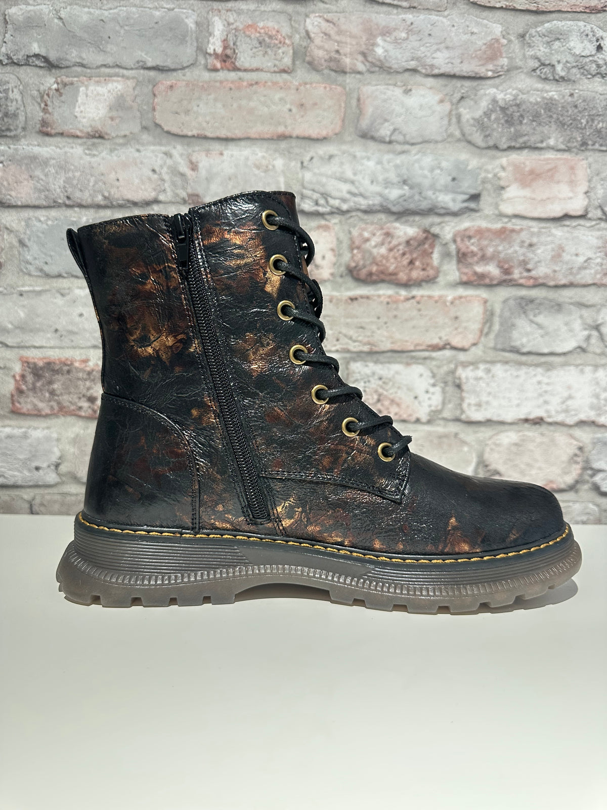 Smudge boot