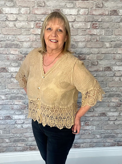 Daisy top