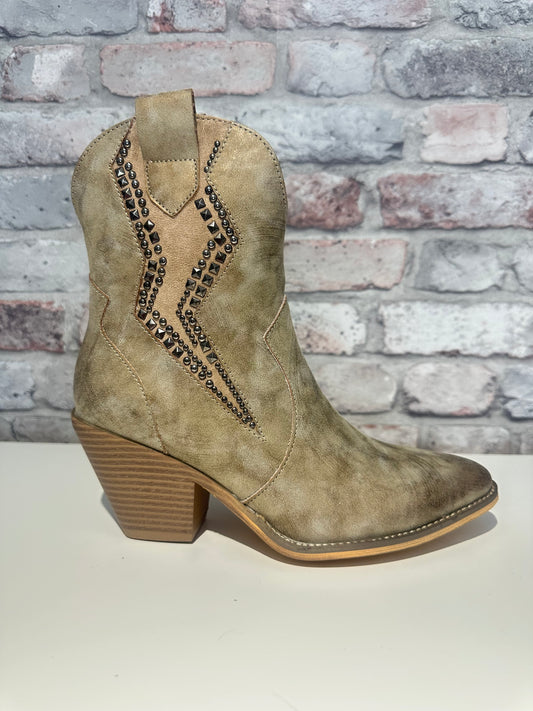 Lightening cowboy boot